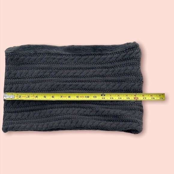 Charlotte Russe Gray Chunky Knit Circle Scarf / Cowl - Picture 7 of 9